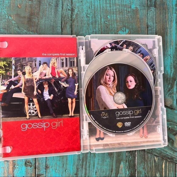 GOSSIP Girl Season 1 & 2 - Picture 4 of 5